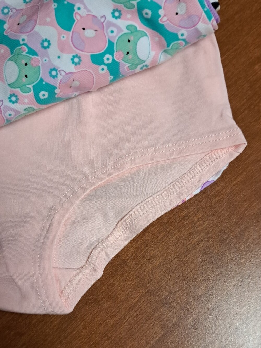 Squishmallows Girls' Print Briefs - 5 Pack Size L8 - Picture 4 of 6